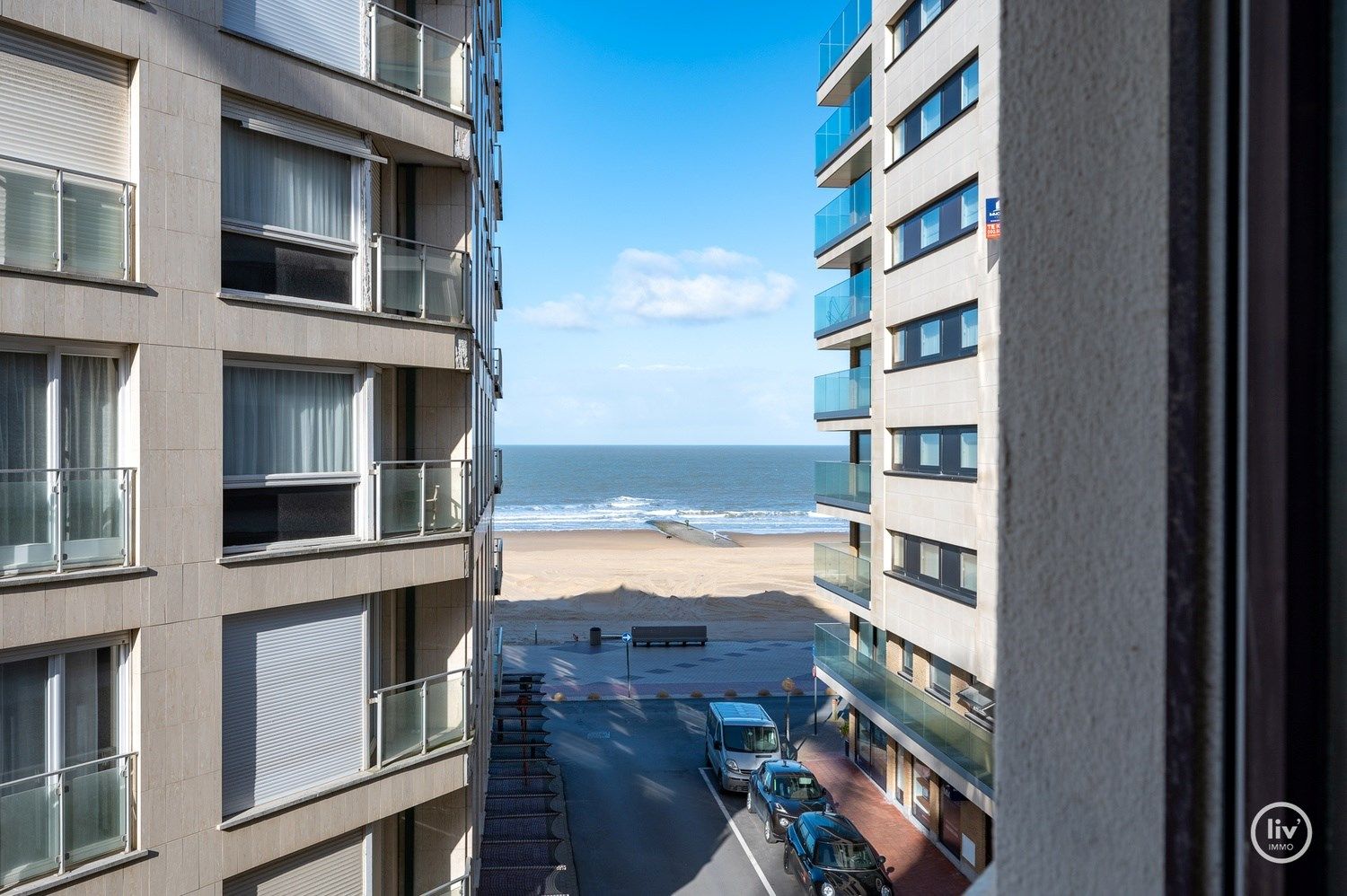 Zeer mooi gerenoveerd appartement met 3 slaapkamers te Knokke-Zoute met zijdelings zeezicht. foto 1