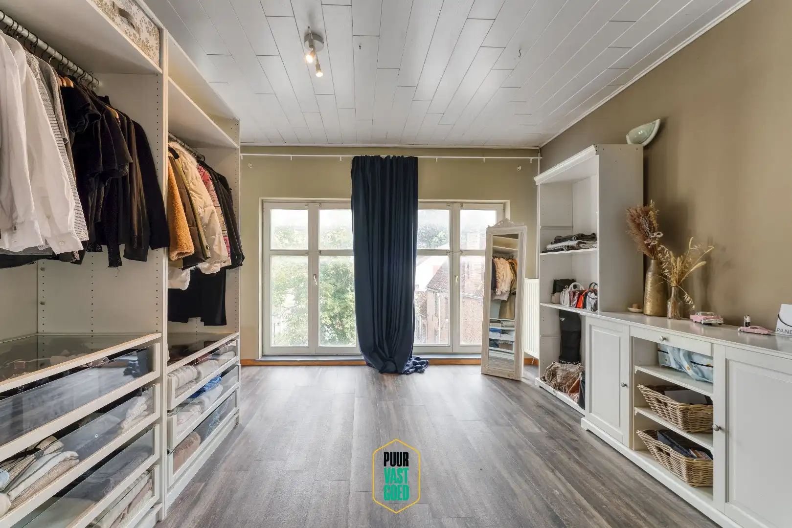 Riant appartement en studio boven grote handelsruimte  foto 27