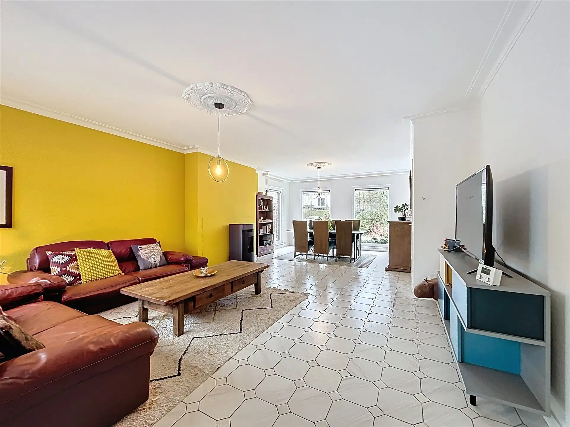 Half open bebouwing met 3 slaapkamers en garage  op perceel van 563m² in doodlopende straat  foto 2