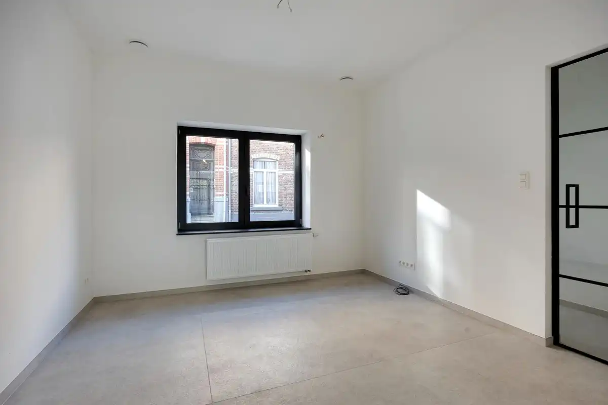 Volledig gerenoveerde woning met 3 slaapkamers, 2 badkamers en tuin in Tienen! – EPC A - bewoonbare opp. 139 m² foto 6