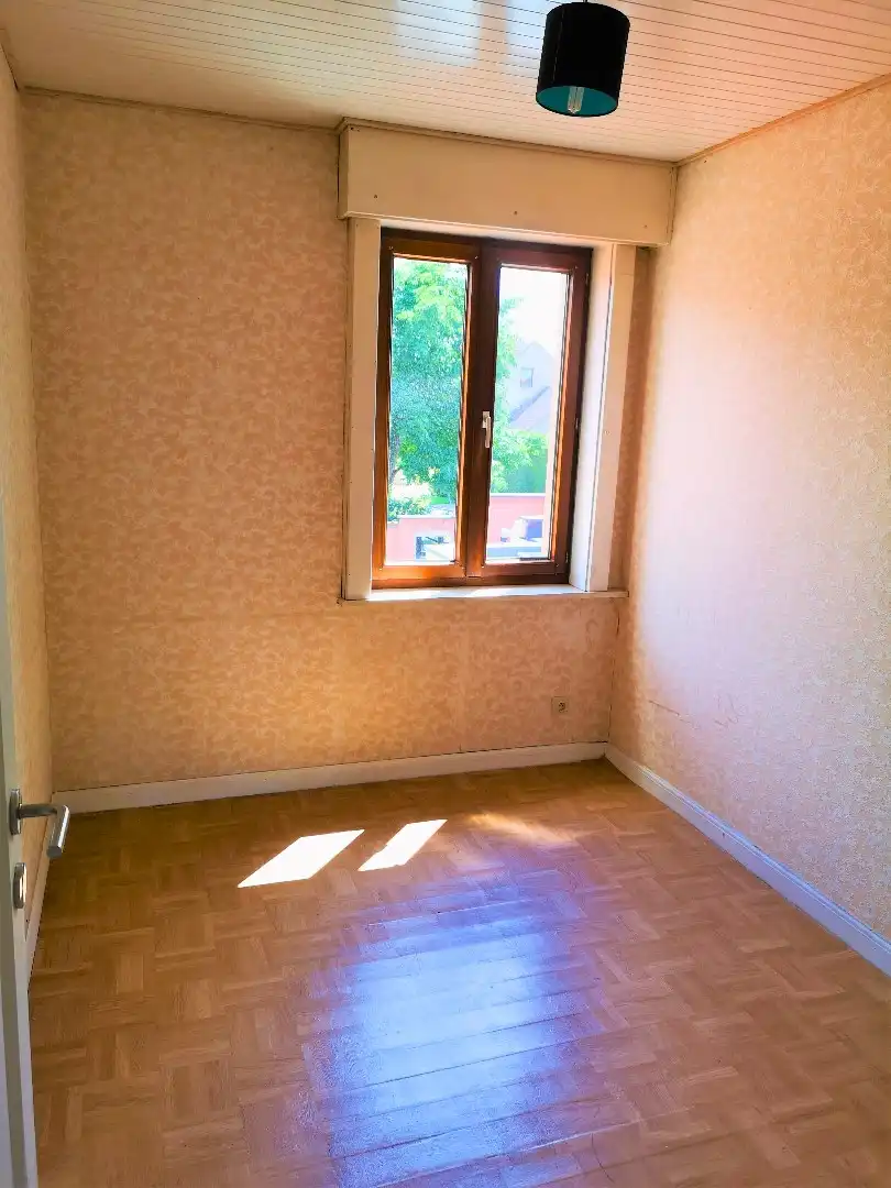 Woning nabij het centrum met 3 slaapkamers & uitweg. foto 16