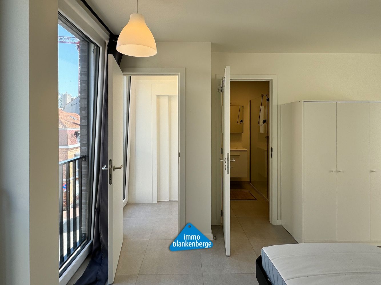 Zeer ruim triplex appartement met huislift, vlak bij de Zeedijk van Blankenberge foto 13