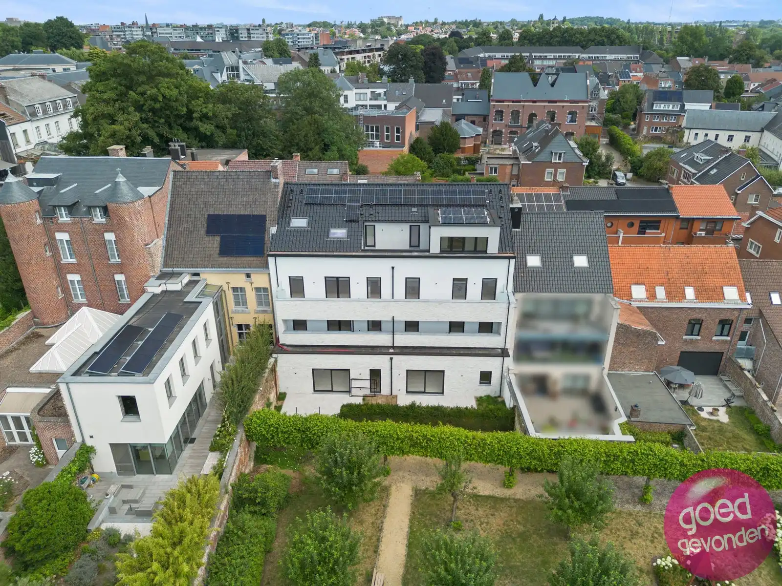 NIEUW APP - 1of2 SLK - TERRAS - KELDER - CENTRUM - GEEN BTW foto {{pictureIndex}}