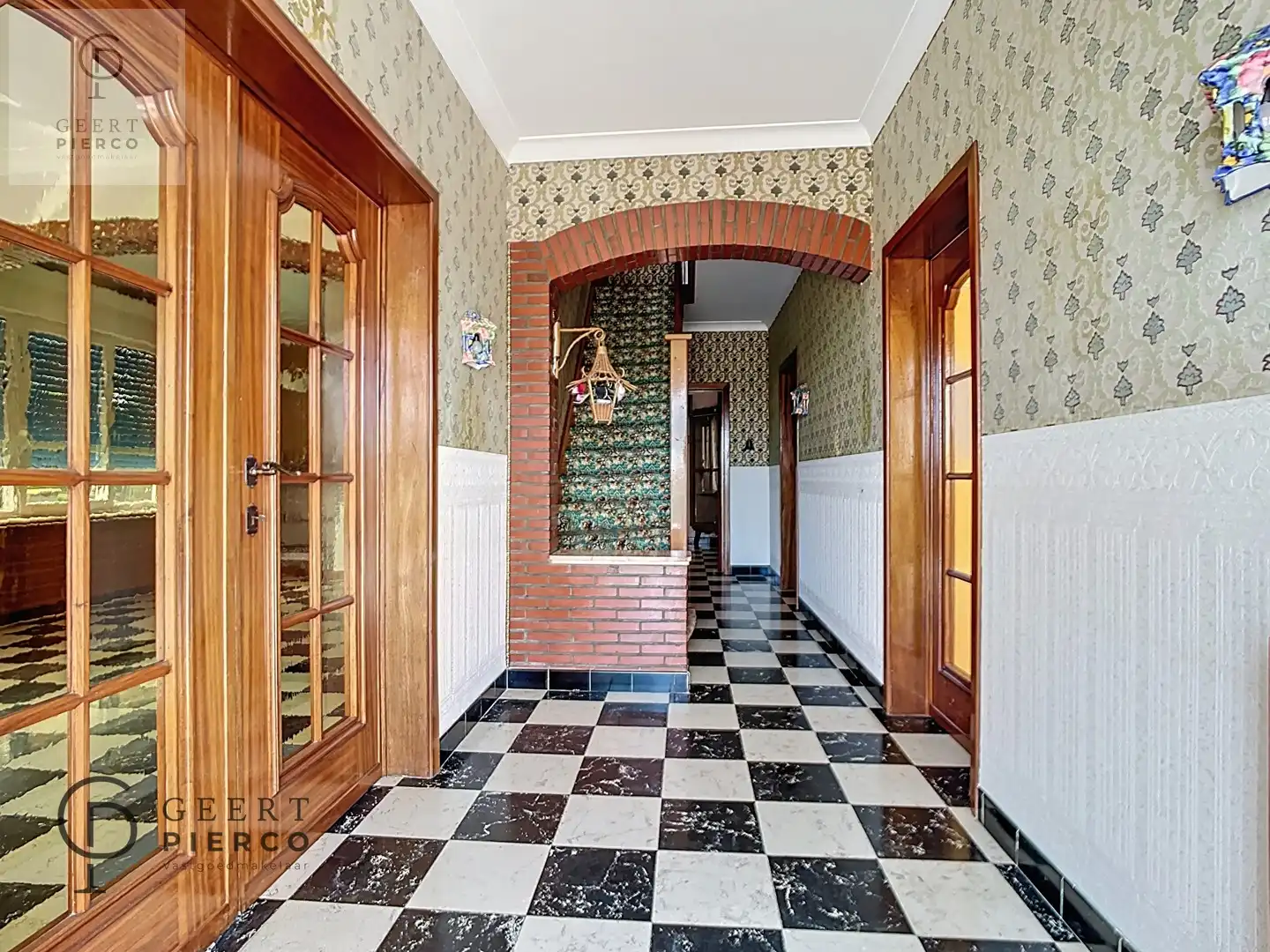 Deze te renoveren woning is gelegen in het landelijke Rumsdorp en dit op slechts enkele minuten rijden van Landen, Zoutleeuw en Tienen. foto 2