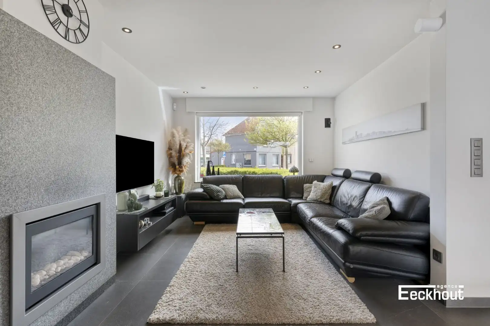 Instapklare woning met handelsruimte en met zonnige tuin! foto 4