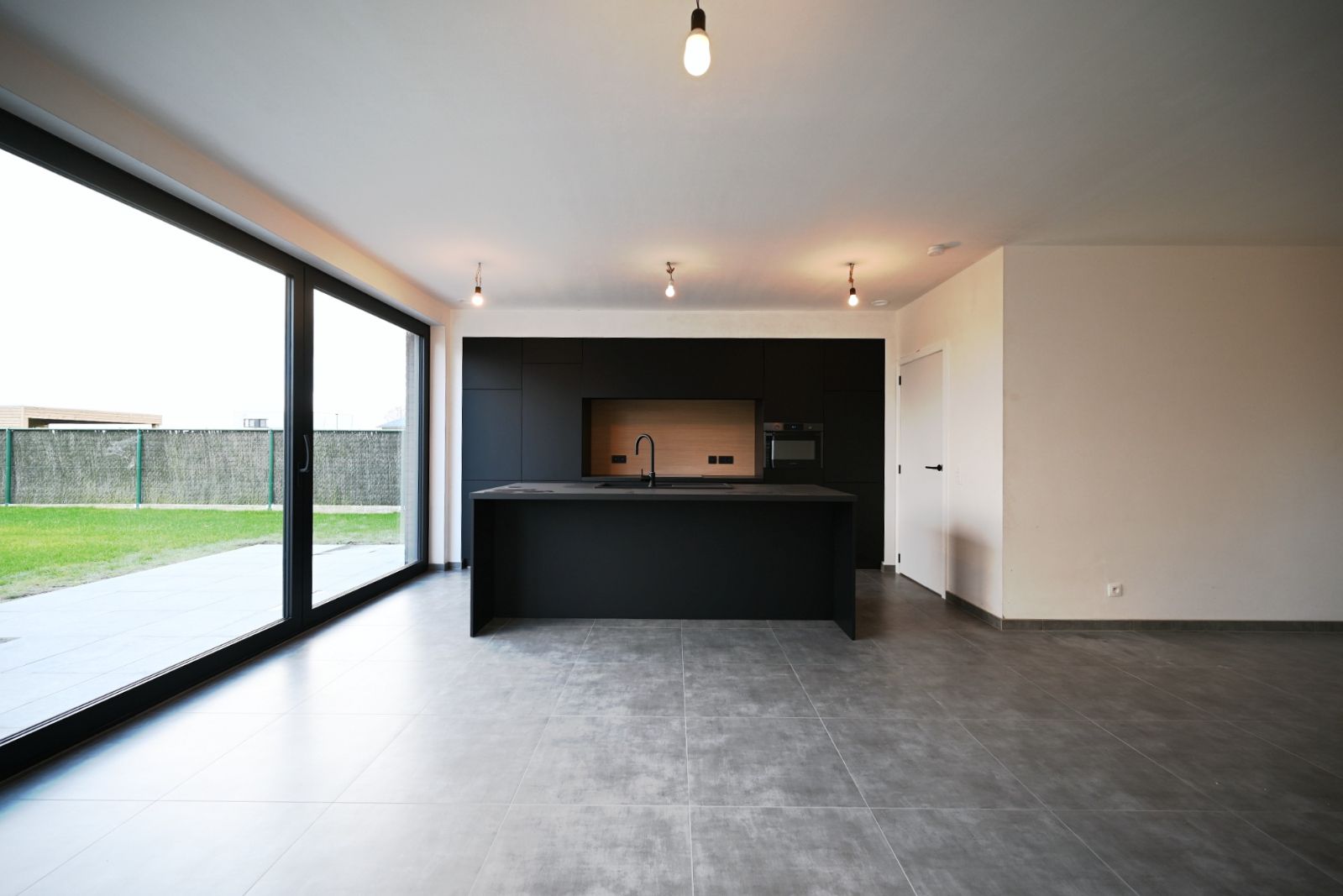 Moderne en ruime open bebouwing (nieuwbouw) met 4 slaapkamers en tuin! foto 8