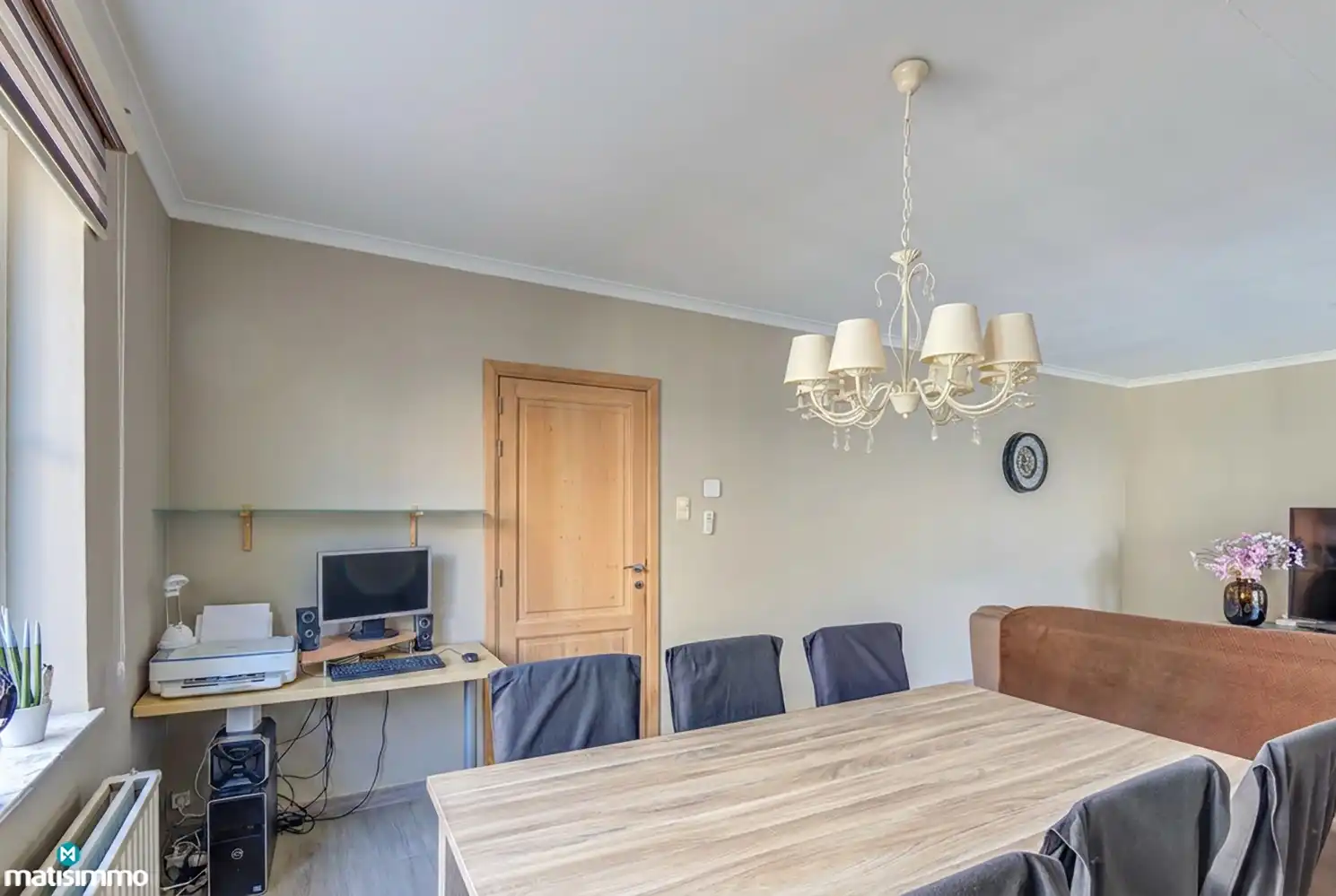 KARAKTERVOLLE EENGEZINSWONING MET 5 SLAAPKAMERS, GARAGE, CARPORT EN TUIN NABIJ HET CENTRUM VAN BILZEN foto 7