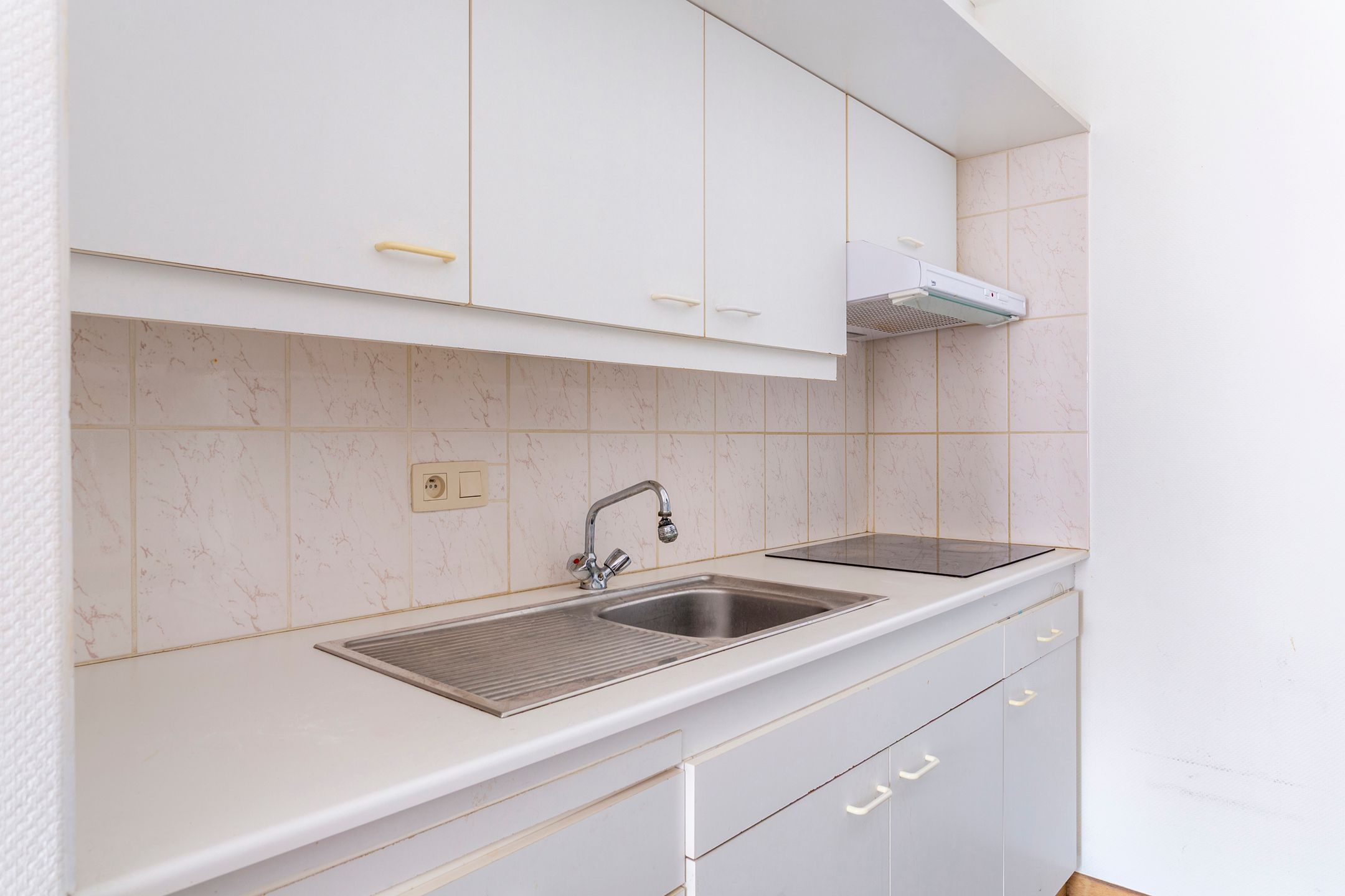 volledig gemeubeld studioappartement aan het Theaterplein foto 10