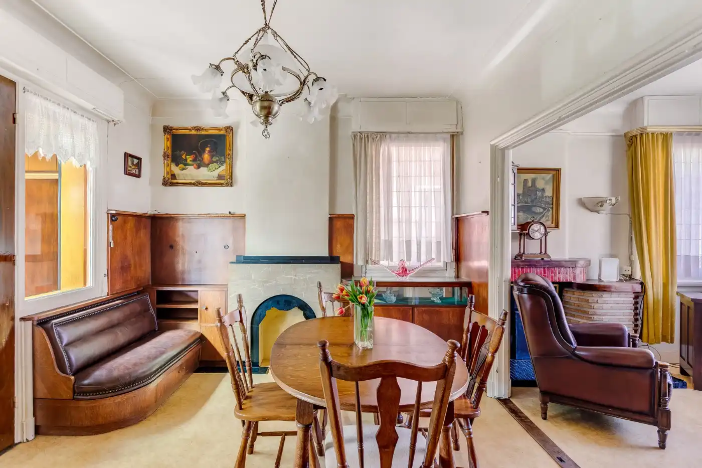 Te renoveren, geklasseerde art deco woning met 3 slpk, ruime zolder en Z-tuin foto 5