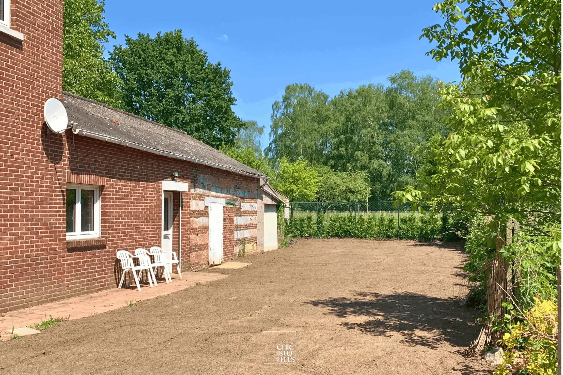Woning met renovatiepotentieel (157m²) op een ruim perceel van 1.452m²!  foto 5