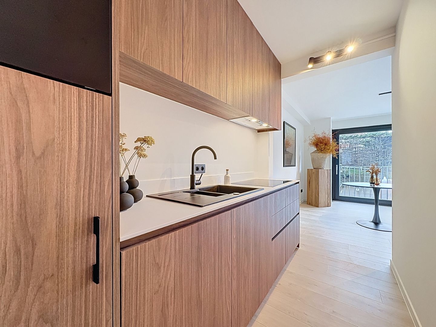 Gerenoveerd appartement nabij het strand van Koksijde. foto {{pictureIndex}}