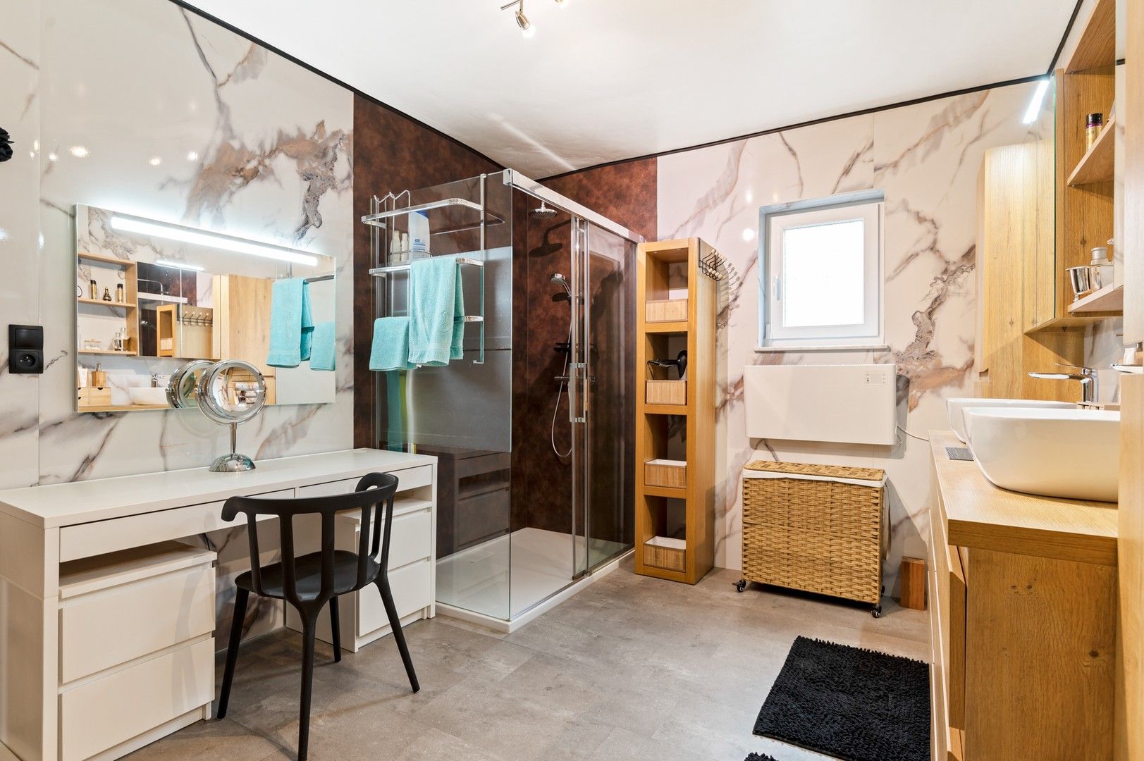 Knappe laagbouwwoning en groot bijgebouw met tuin en zwembad foto 15