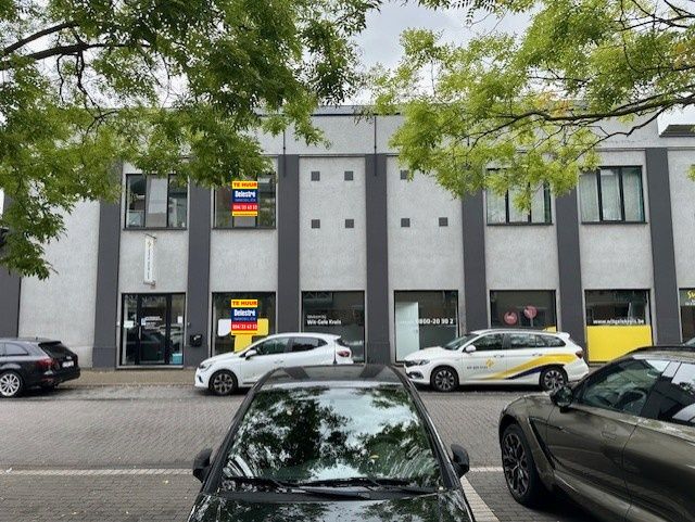 COMMERCIEEL GEBOUW MET GEVELBREEDTE 20 M foto {{pictureIndex}}