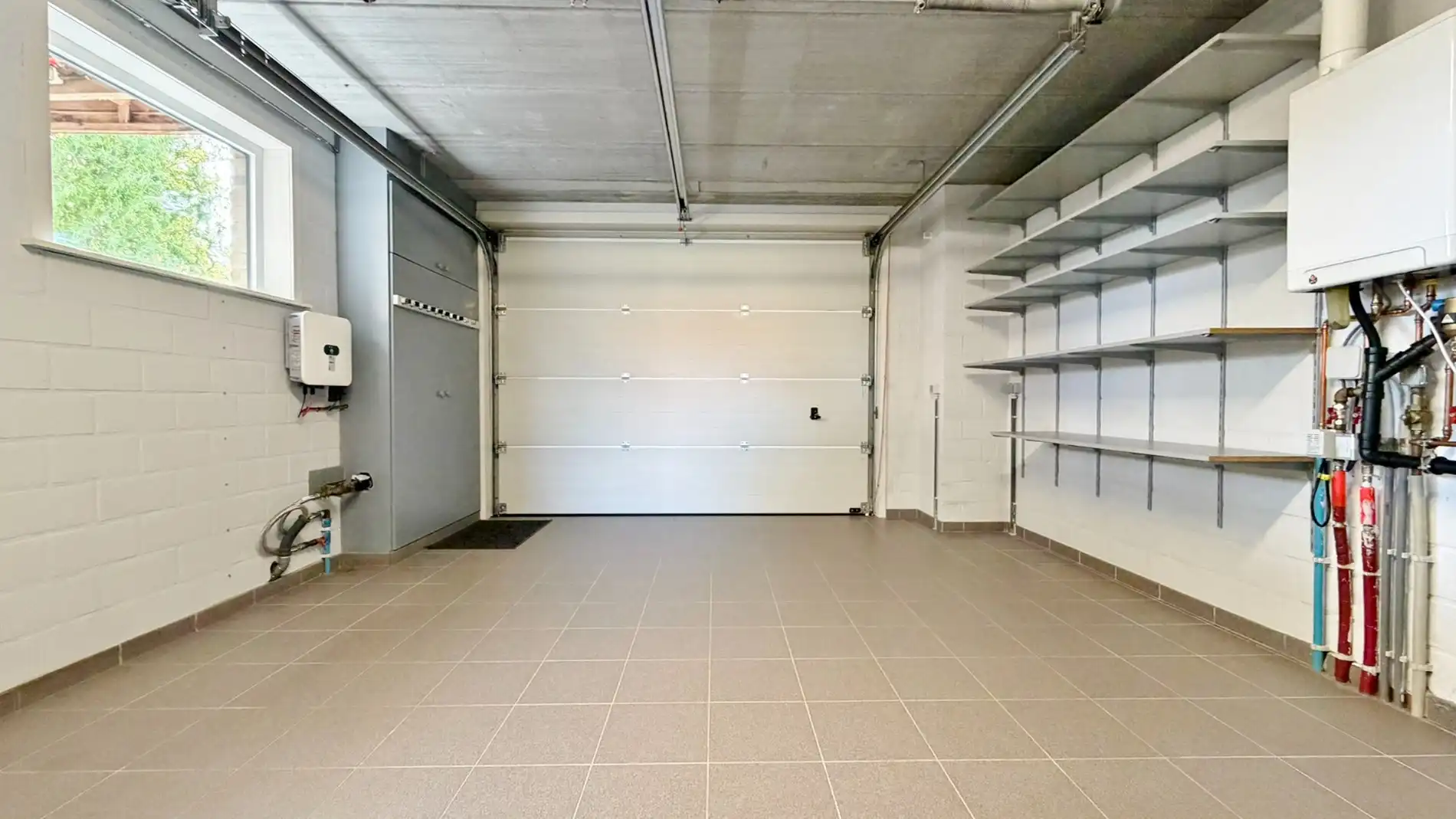 Ruime, zeer goed onderhouden villa met prachtige tuin in rustige doodlopende straat. foto 14