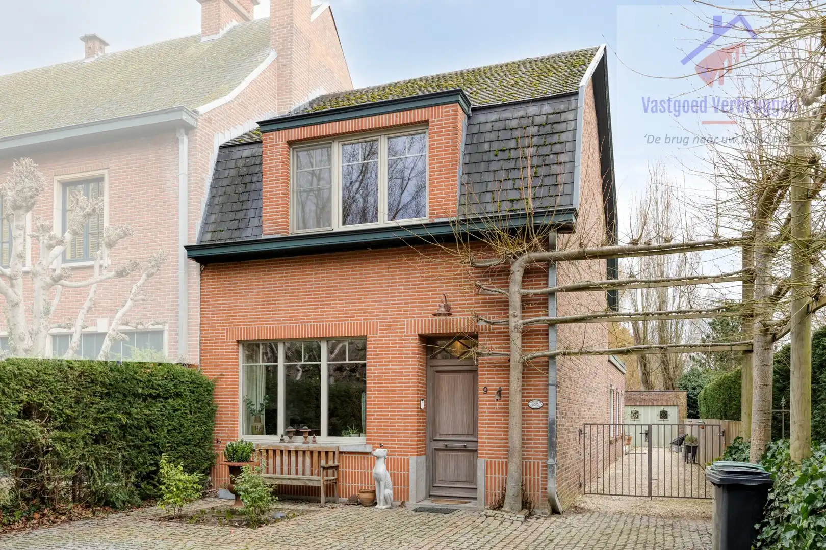 Hoofdfoto van de publicatie: Charmante, halfopen bebouwing in klassieke stijl op toplocatie nabij Kluizenbos