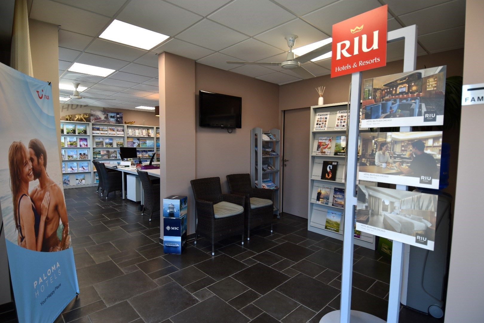 Kantoor -of winkelruimte op commerciële hoekligging te koop in Gullegem-centrum foto 8