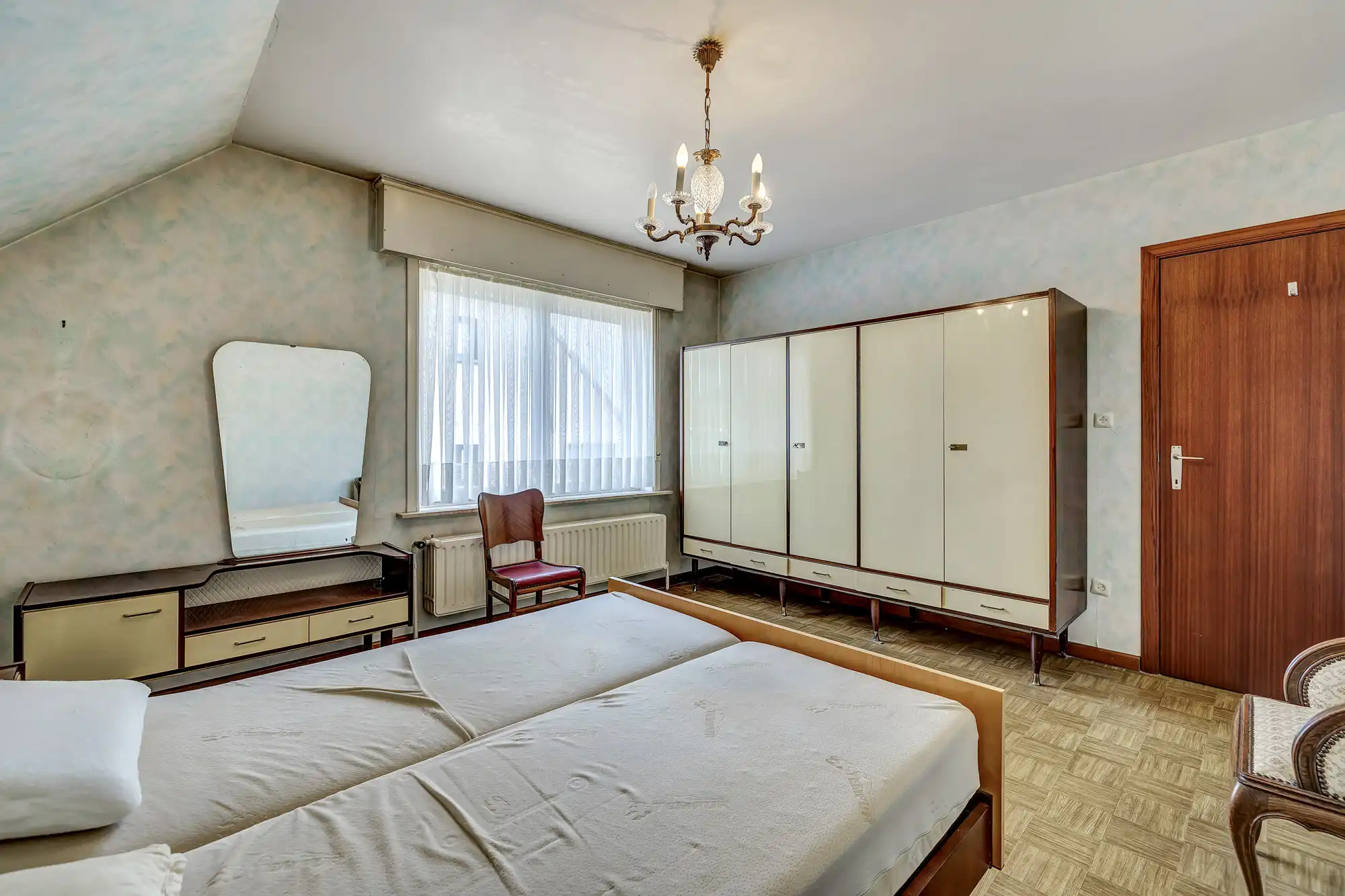 Goed onderhouden woning met garage en tuin foto 11