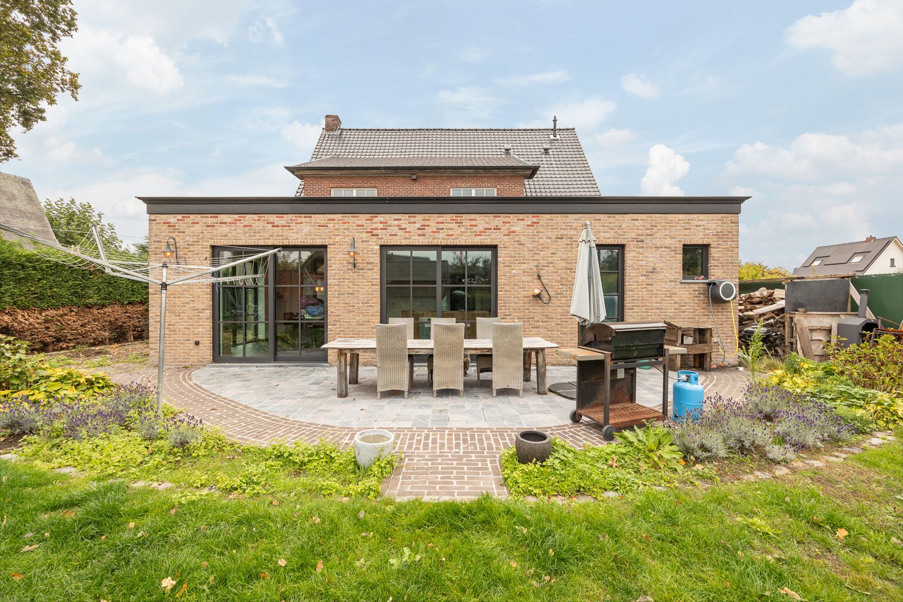 Karaktervolle gerenoveerde woning op een perceel van ca 780 m². foto 20