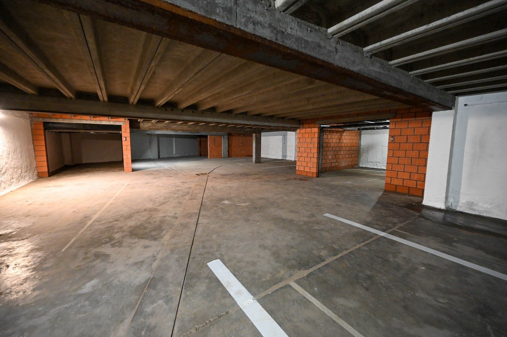 AFGESLOTEN GARAGEBOXEN IN CENTRUM OOSTENDE foto 8