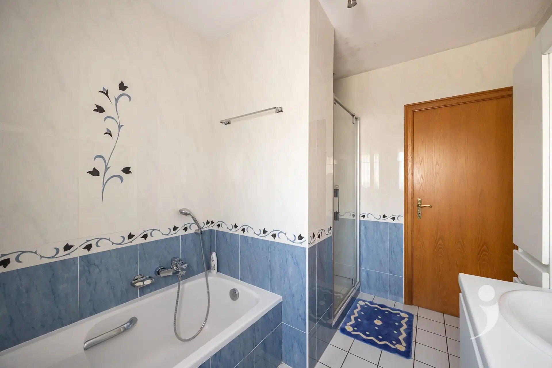 Instapklare en ruime woning met zicht op de velden! foto 17