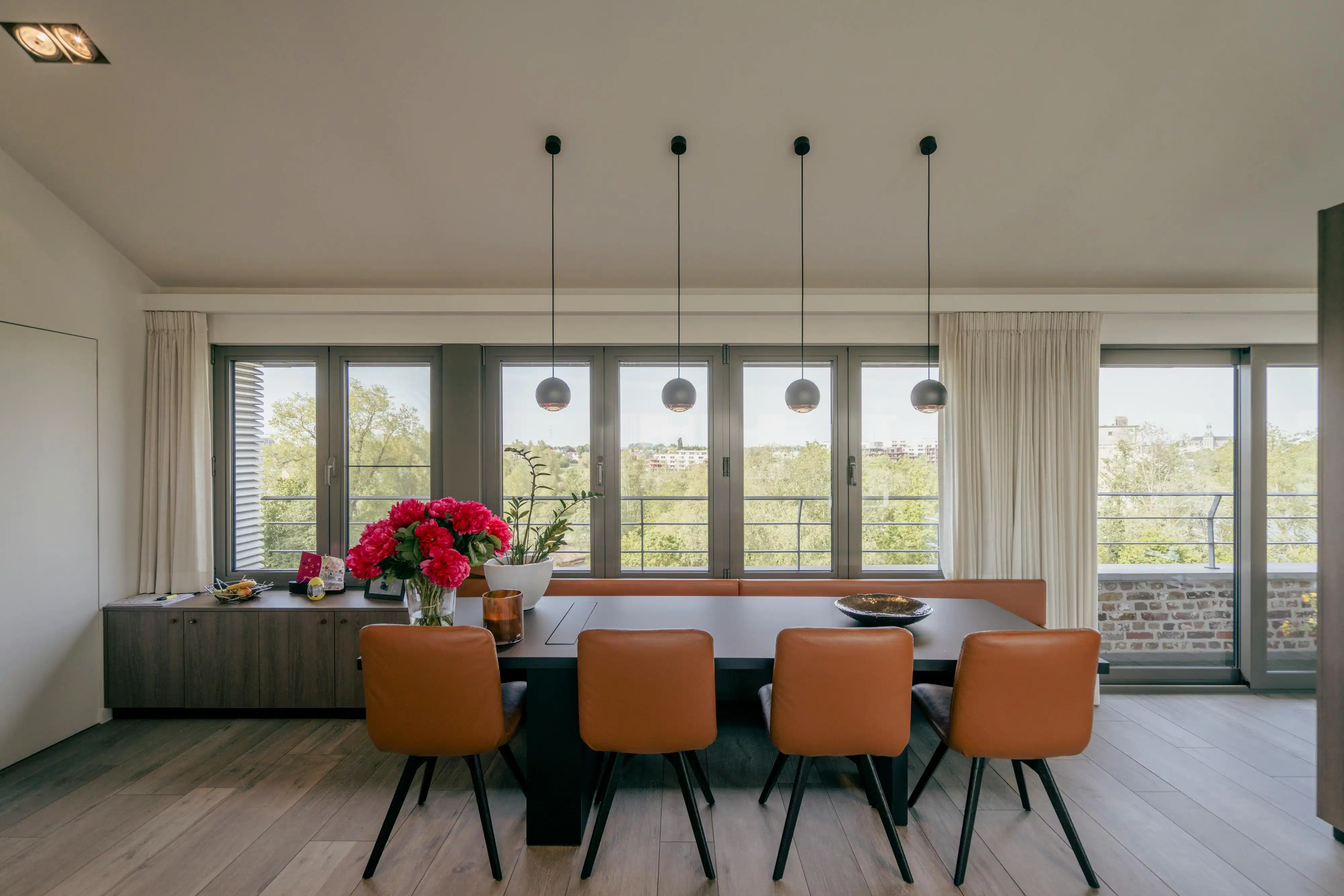 Hoofdfoto van de publicatie: Penthouse te koop met 180° Leizezicht 