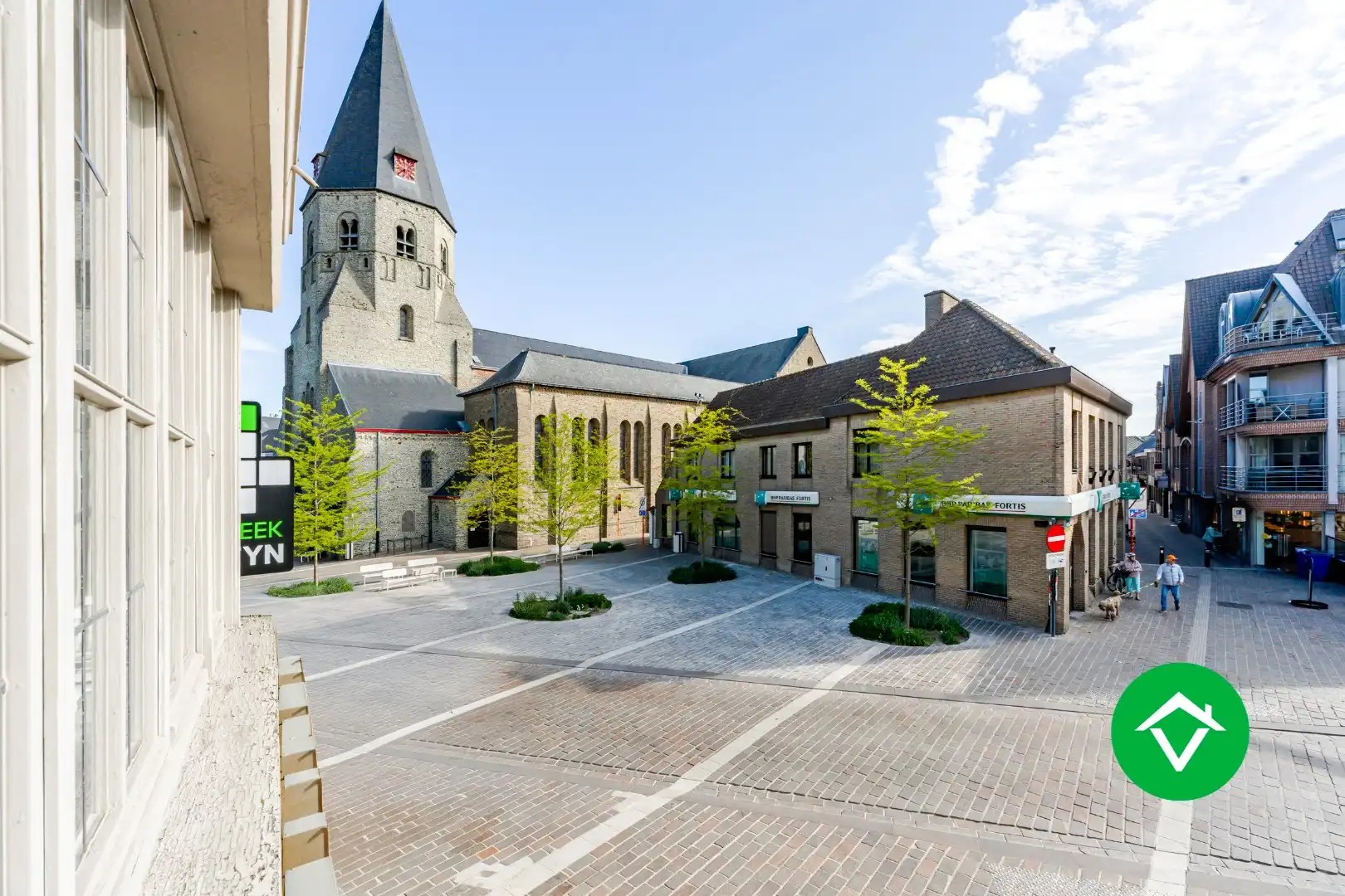 Ruim triplex appartement met 5 slaapkamers, in het centrum van Torhout foto 4