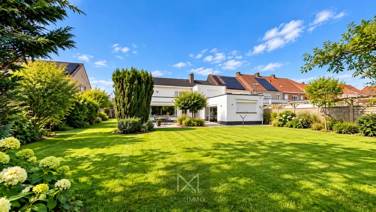 Instapklare gezinswoning met 3 slaapkamers, dubbele garage, ruim atelier en zonnige tuin in Rekkem foto 14