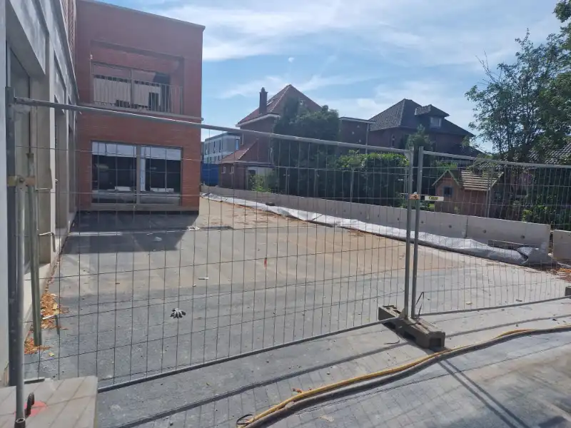 Casco en centraal gelegen nieuwbouw handelsgelijkvloers (160m²) met gezellig terras (130m²) op een TOPlocatie! foto 3
