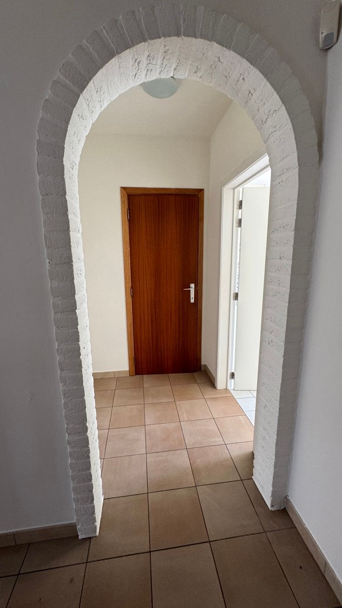 Ruime vrijstaande villa in een rustige en resientiële straat foto 9