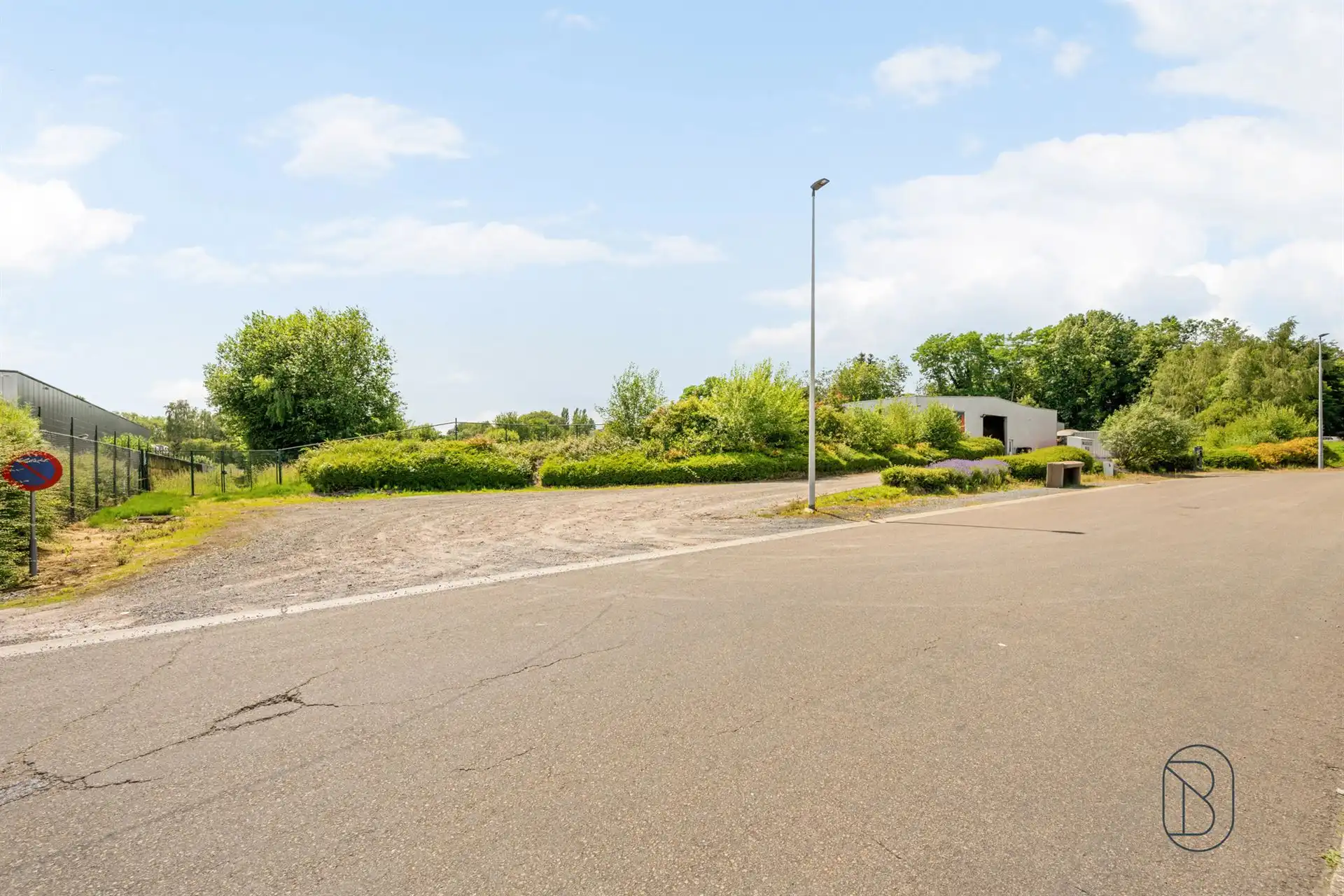 Loods met appartement + studio op 1,45 hectare foto 4