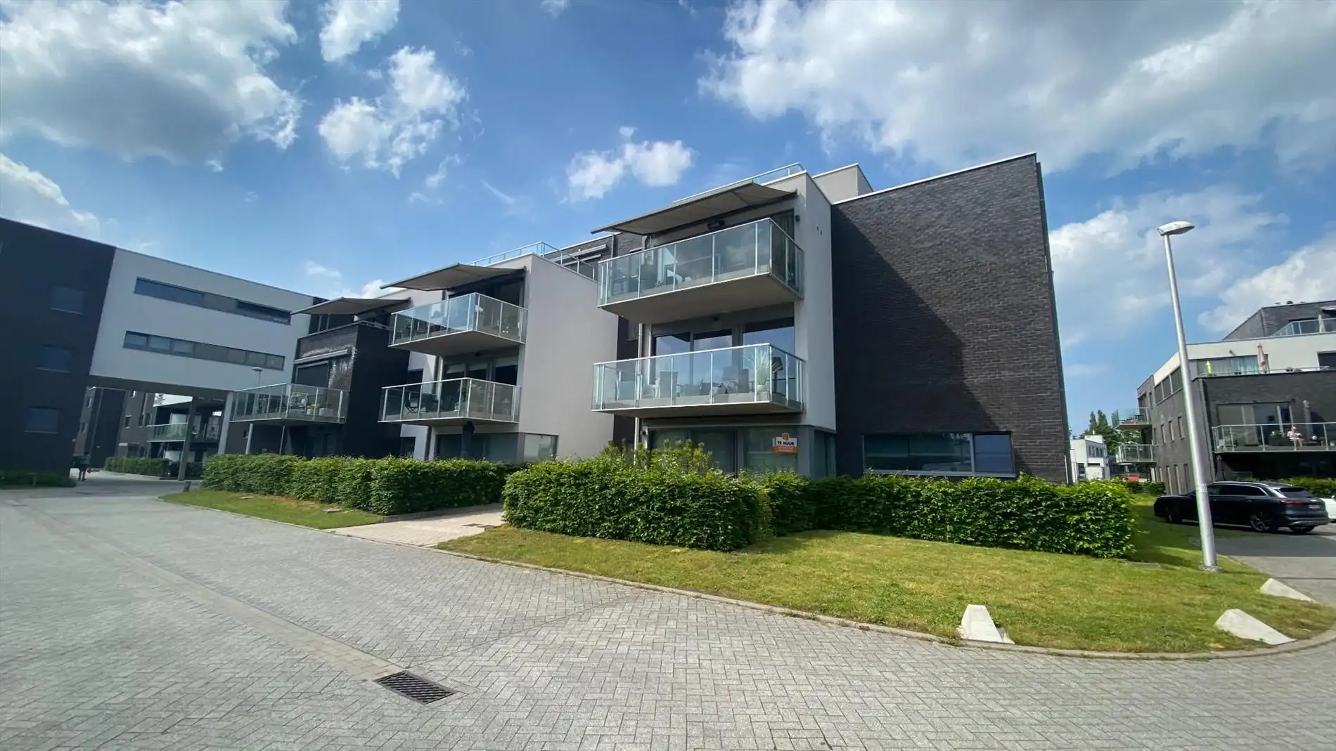 Gelijkvloers appartement met 3 slaapkamers, terras in het centrum van Lokeren foto 2