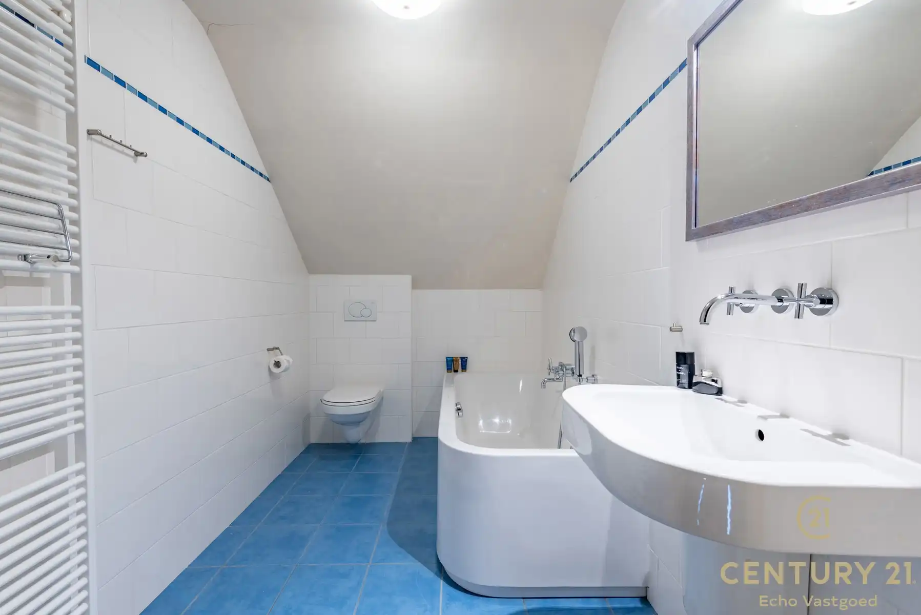 Riante villa met 5 slaapkamers, 4 badkamers en binnenzwembad foto 21