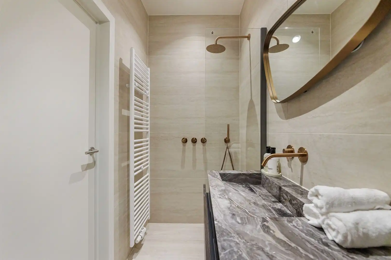 Charmante duplex met terras foto 21