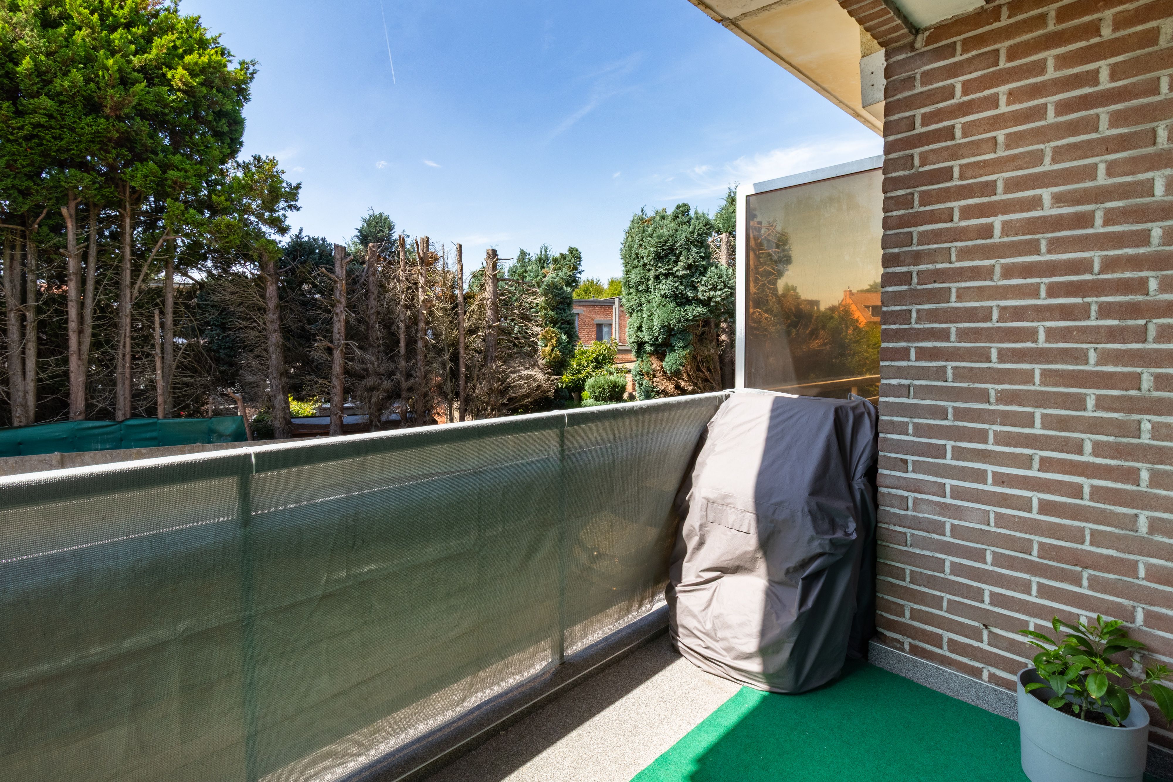 Praktisch appartement met garagebox en twee terrassen foto 9