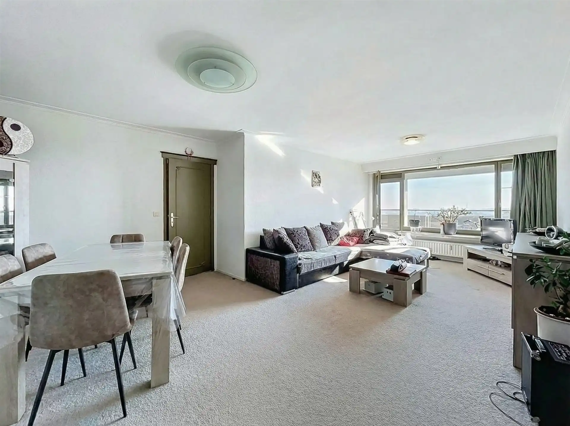 2 slpk-Appartement met terras te Sint-Niklaas foto 2