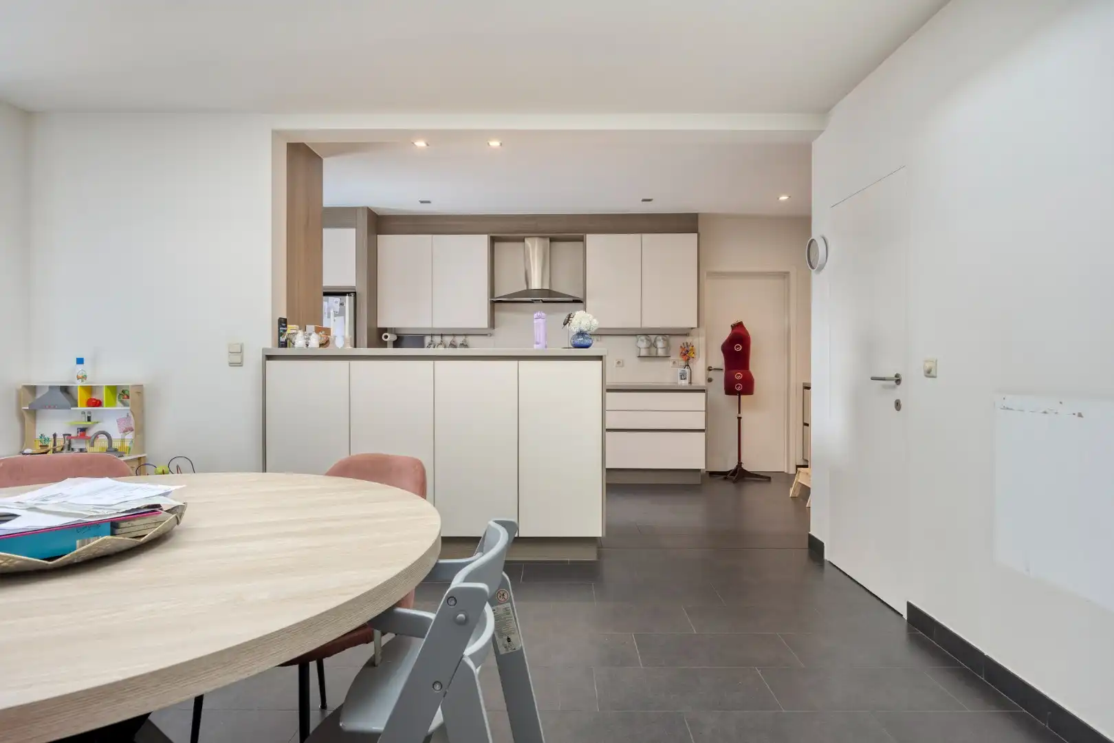 Unieke opbrengsteigendom met commercieel gedeelte en 2 ruime appartementen !  foto 15