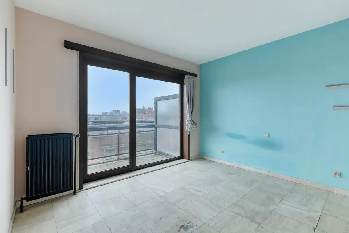 Functioneel en zonnig te renoveren appartement met drie slaapkamers en groot terras foto 9