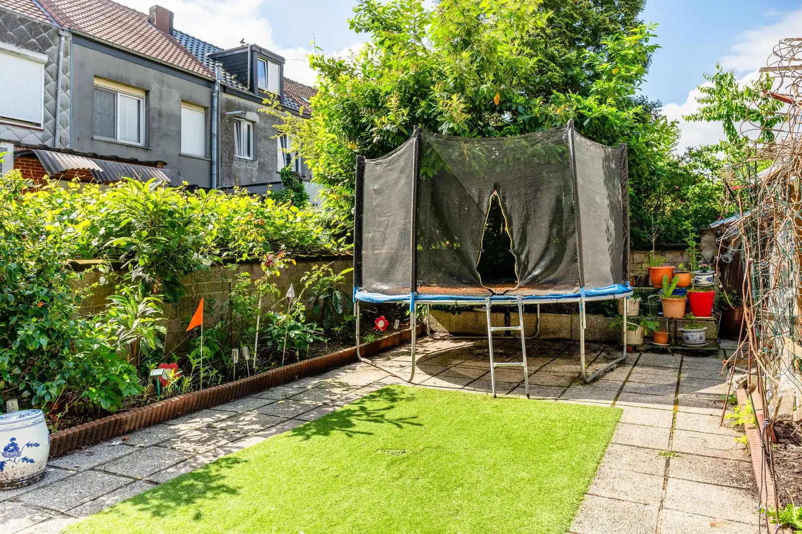 Hoofdfoto van de publicatie: Gelijkvloers appartement met tuin