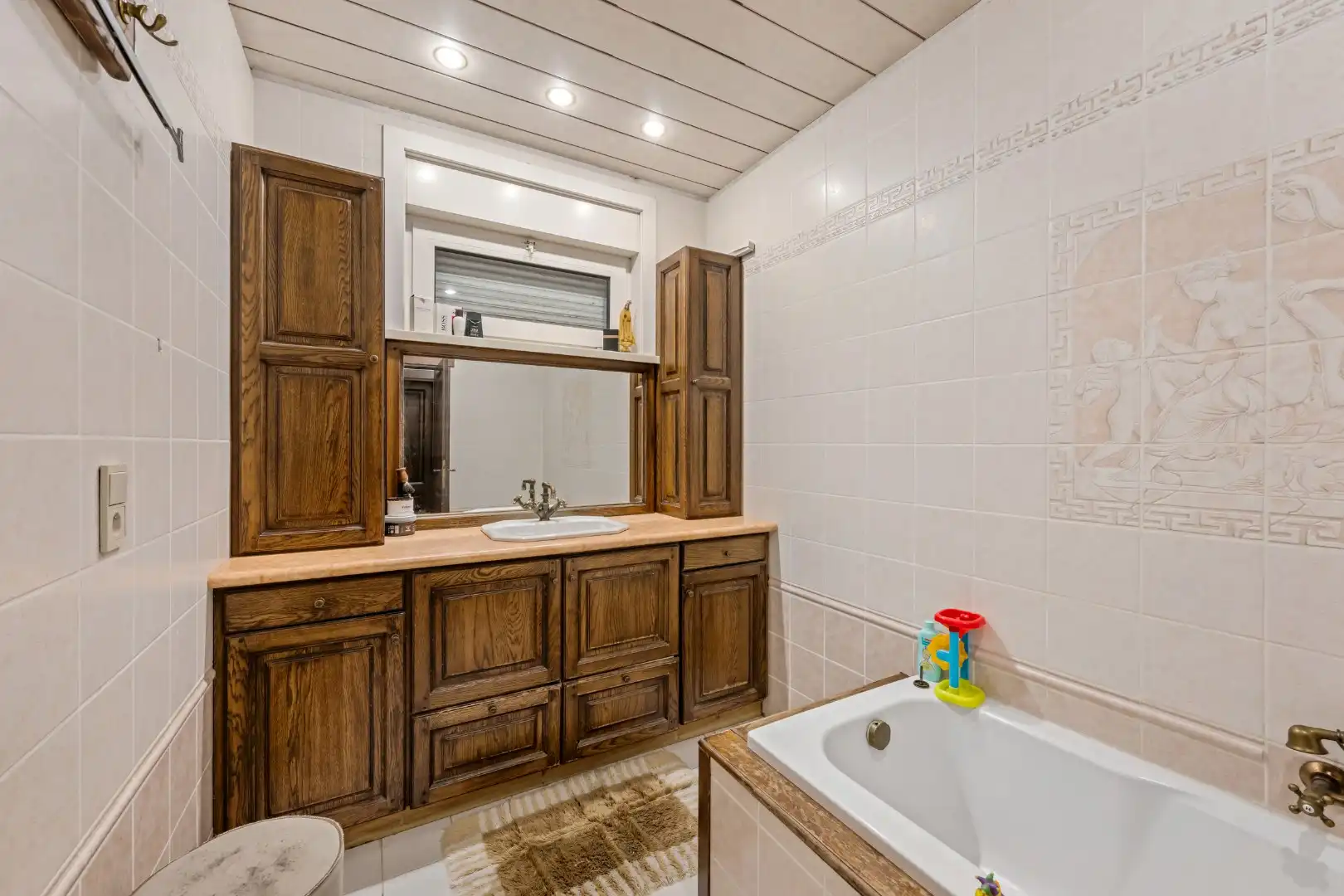 Instapklare woning met 4 slaapkamers, garage en tuin in Sint-Eloois-Winkel (Ledegem) foto 15