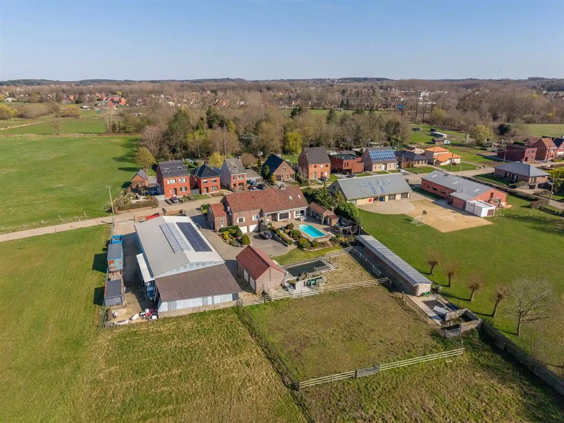 Villa grenzend aan agrarisch gebied met 4slk en opslag foto 35
