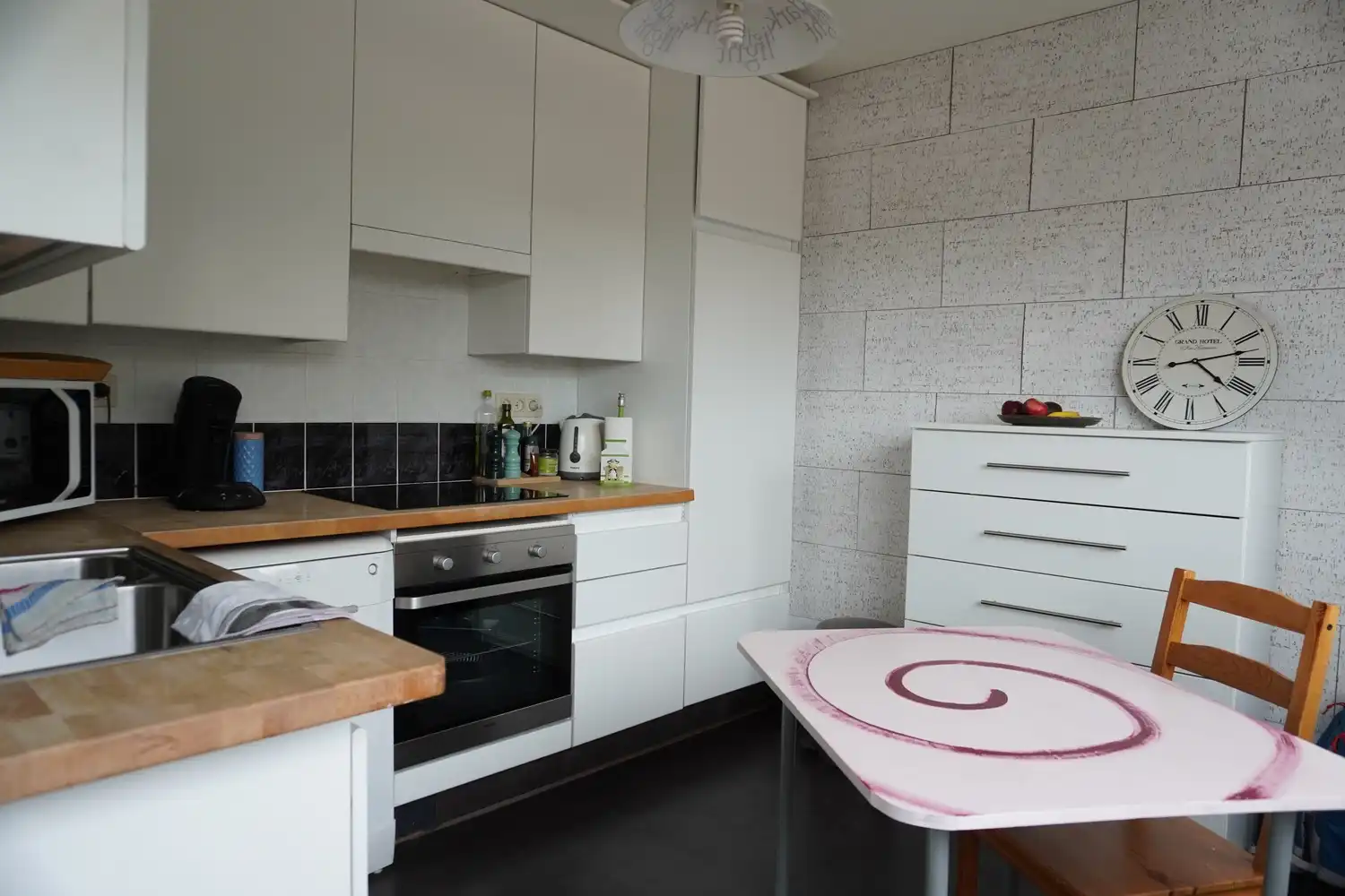 Ruim appartement met 3 slaapkamers, terras en garage op gunstige ligging in Beringen foto 4
