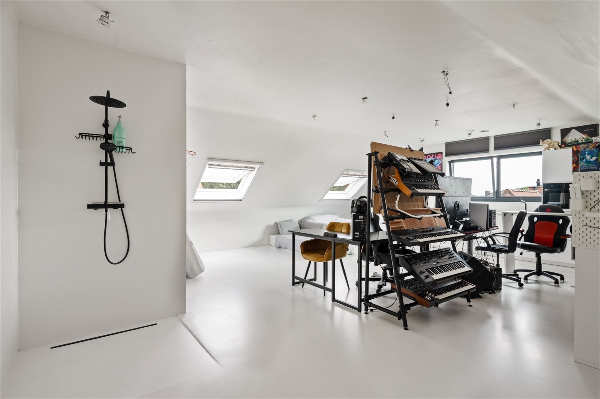 Recente woning met 3 achterliggende garages te Sint-Katelijne-Waver foto 9