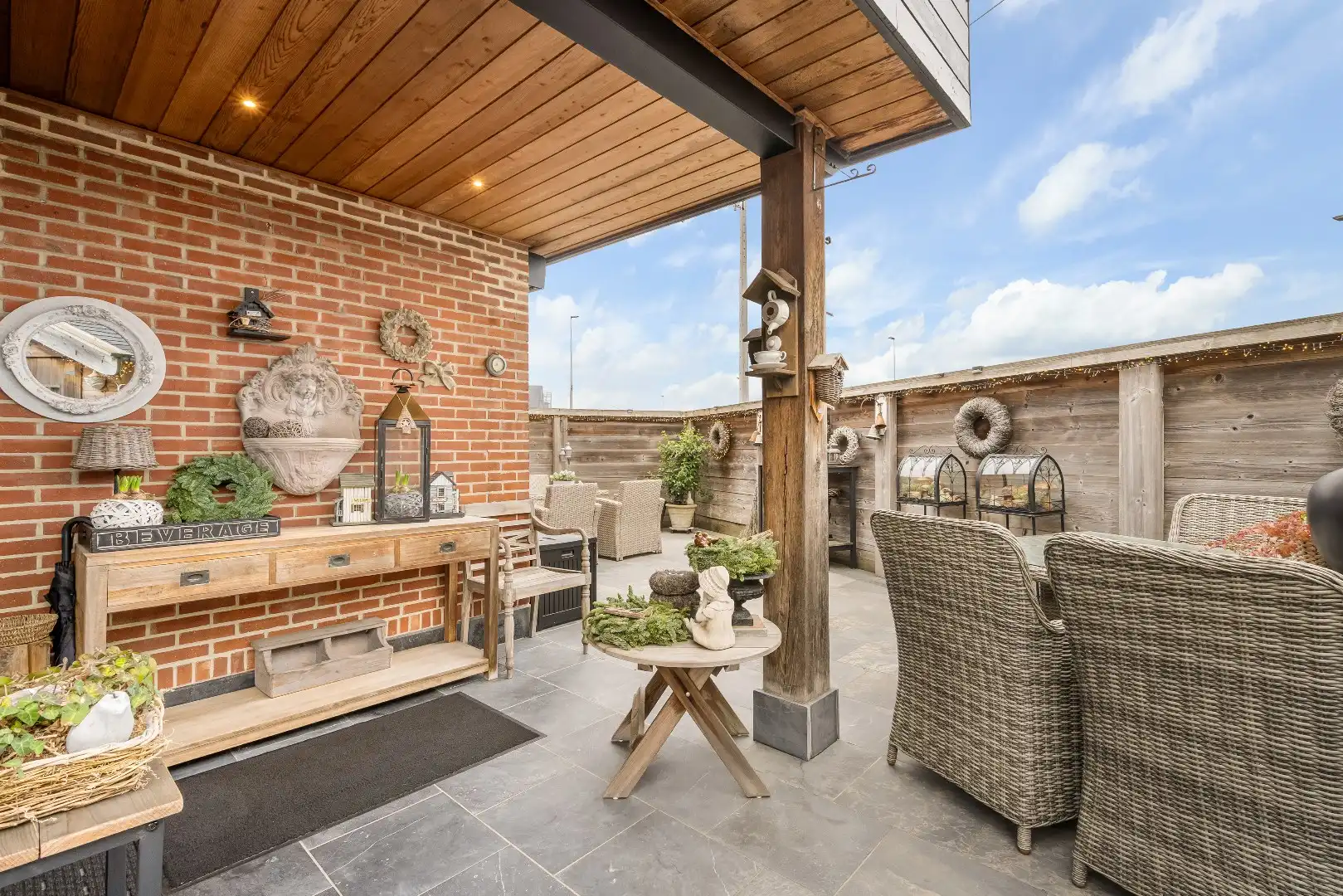 Luxueus vernieuwde 3-gevel woning op toplocatie. foto 2