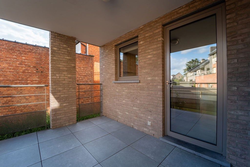 GUNSTIG GELEGEN 2 SLAAPKAMER APPARTEMENT 94 M² MET ONDERGRONDSE AUTOSTANDPLAATS EN KELDERBERGING IN HET CENTRUM VAN ZOLDER foto 19