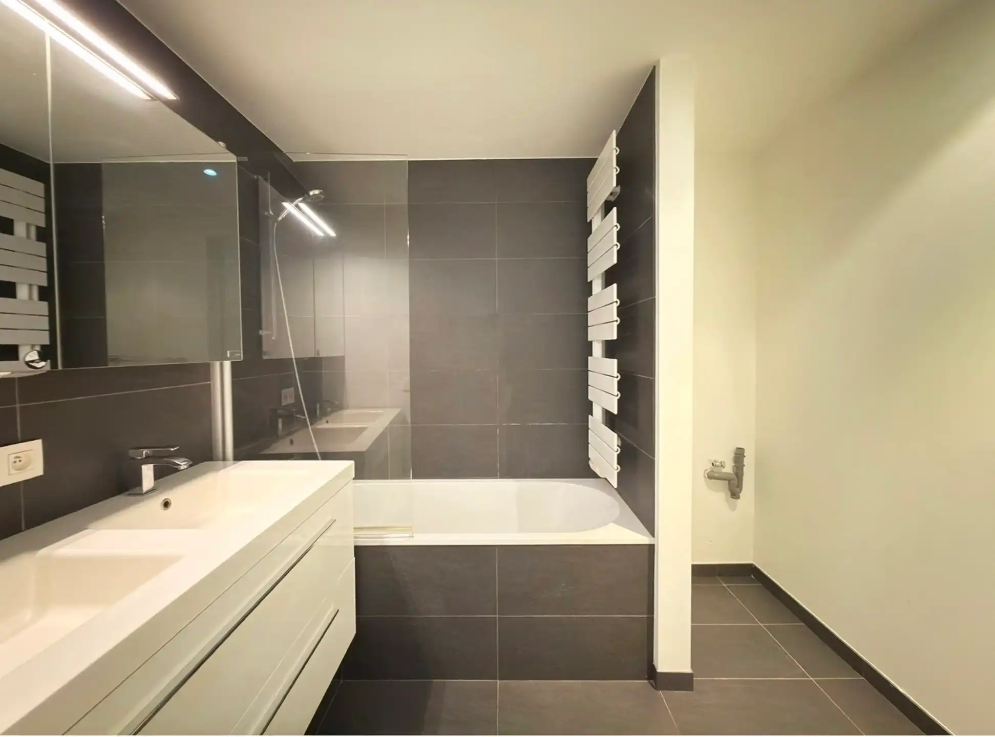 Mooi appartement met twee slk in een klein flatgebouw foto 10