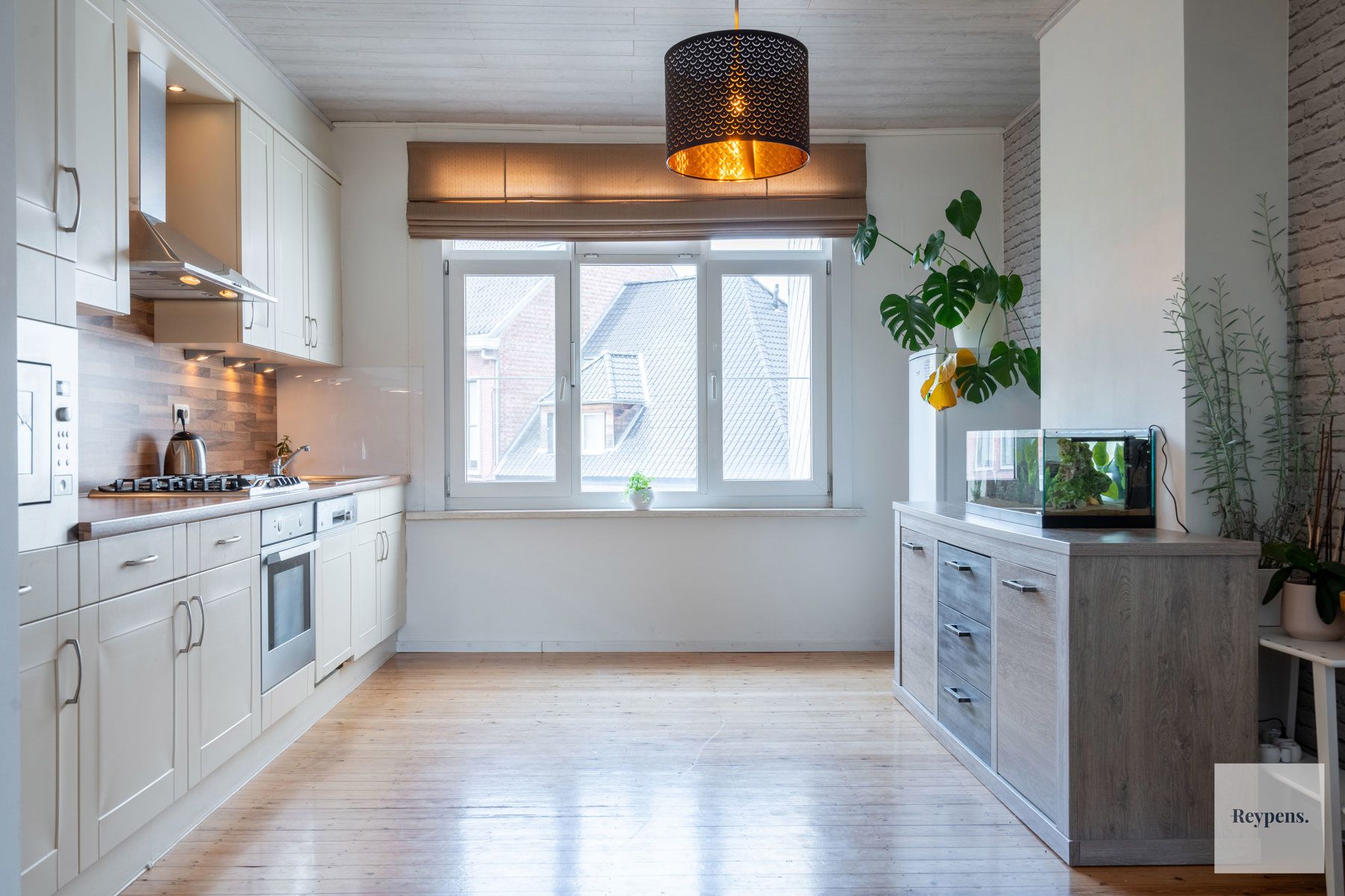 Ruim appartement in het hartje van het centrum! foto 8