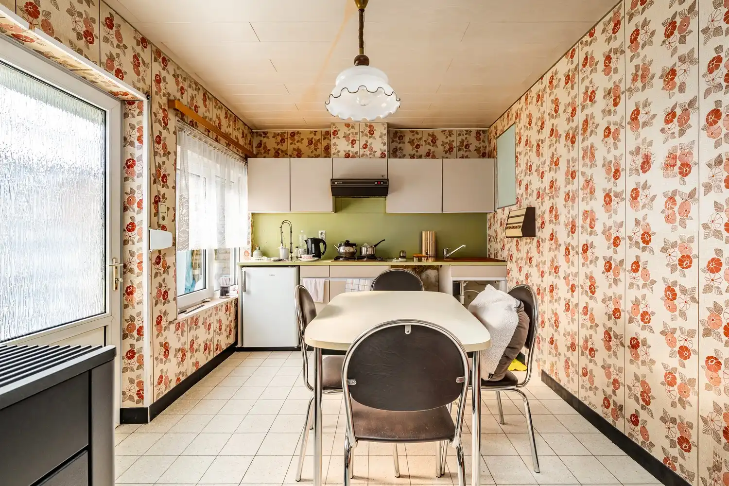 Renovatieproject: Rijwoning met 2 slaapkamers en oostgerichte koer in rustige woonwijk te Sint-Pieters-Leeuw foto 5