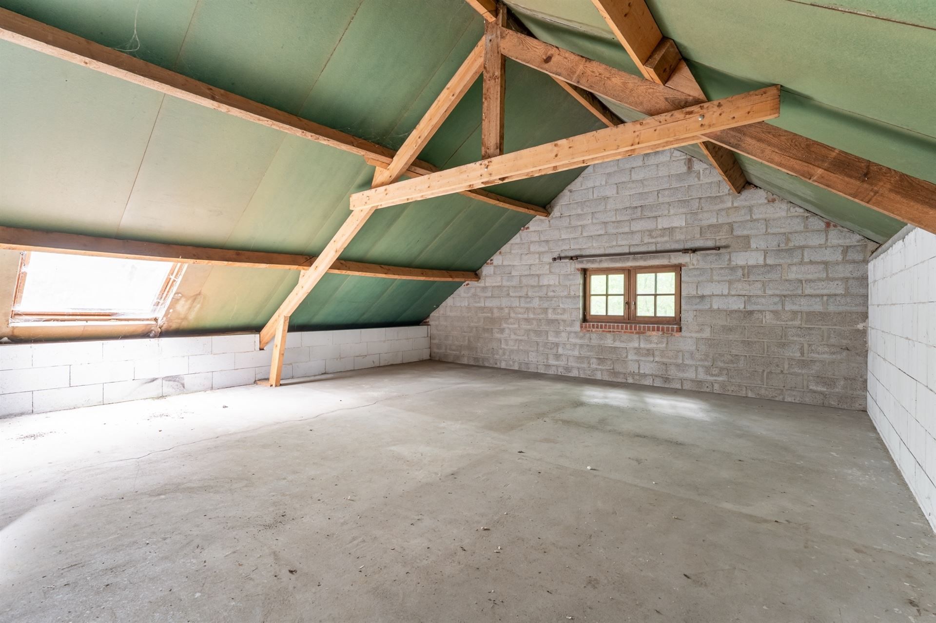 Te renoveren gebouw op en met grond. foto 18