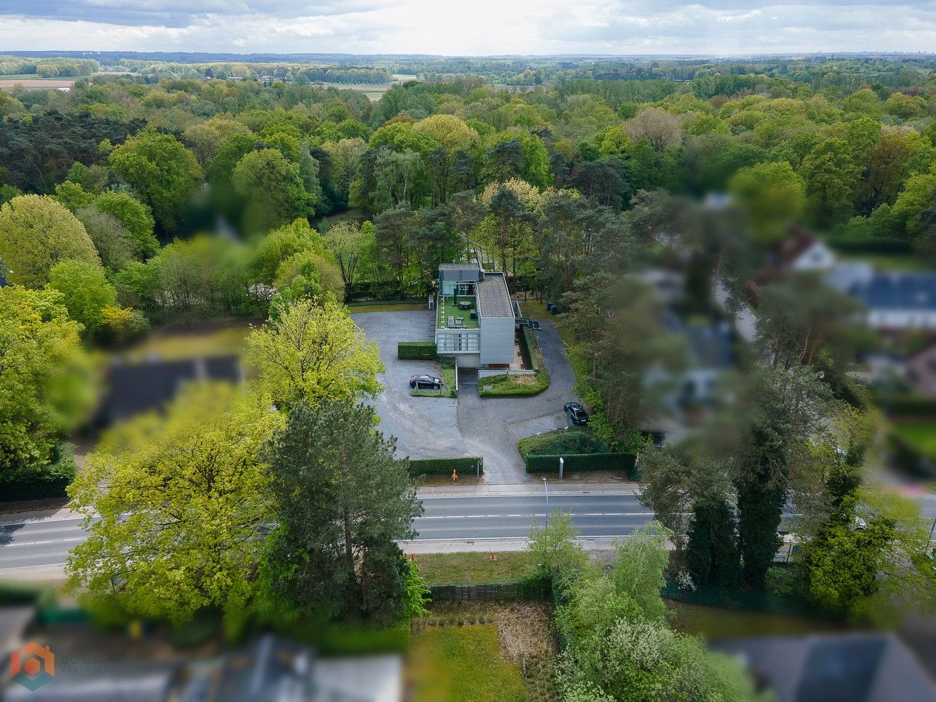 Kantoorruimtes met ruime parking op een perceel van 2534 m² te Tremelo foto 3