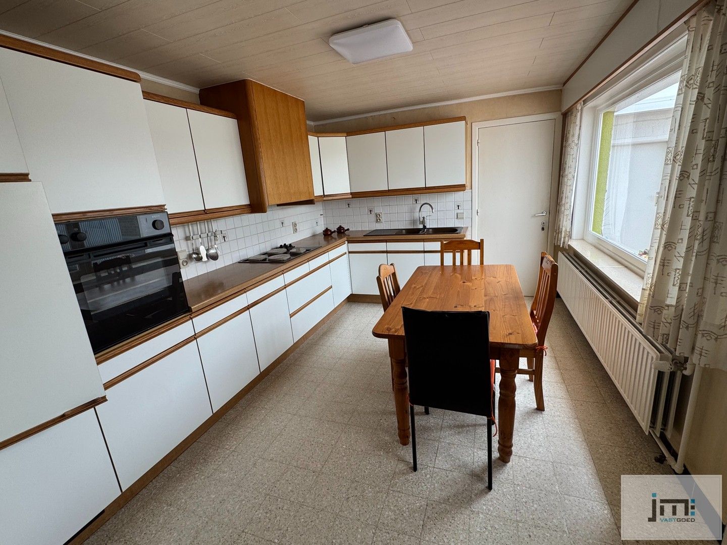Goed onderhouden woning met ruime tuin foto 4